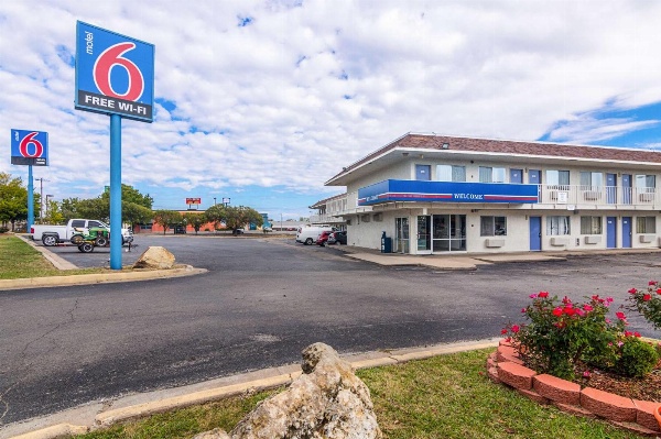 Motel 6-Ardmore, OK image 13